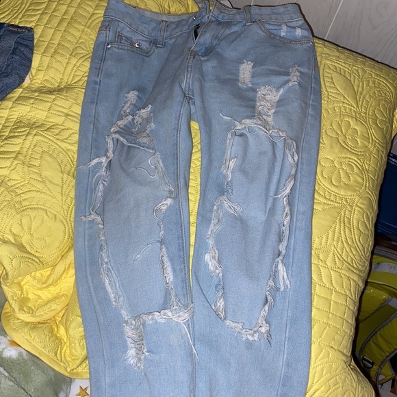 Distressed jeans - Picture 2 of 2